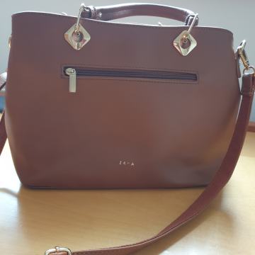 Rjava zelo uporabna torbica