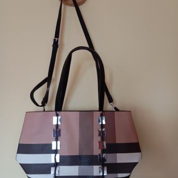 NOVA RJAVO PISANA TORBICA