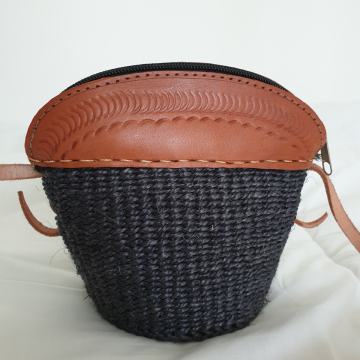 Nova ročno izdelana torbica iz naravnih materialov