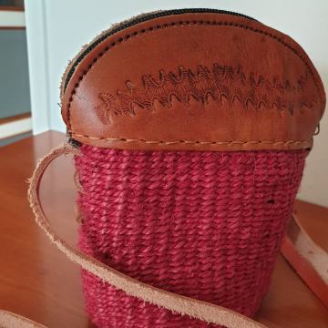 Nova ročno izdelana torbica iz sisala in usnja