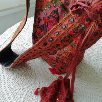 Suvenir-večja torbica z daljšim ročajem - nošenje preko ramen