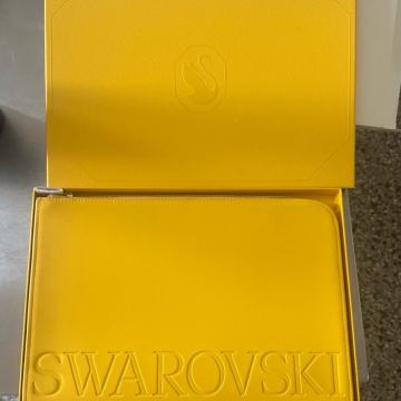 Swarovski COG Laptop torba (rumena) – nova, originalno zapakirana