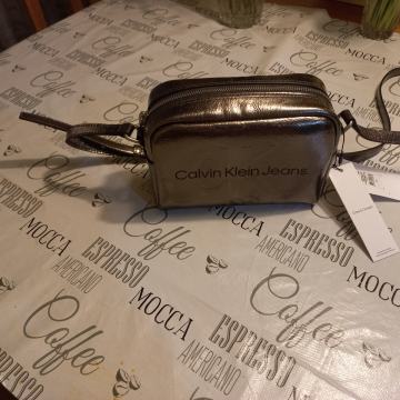 torbica CK kovinska barva nova