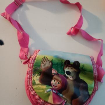 Torbica Maša in medved