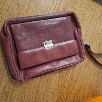 Torbica iz pravega usnja, brezhibna, cena 10 euro