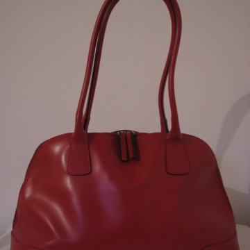 Torbica rdeča usnjena