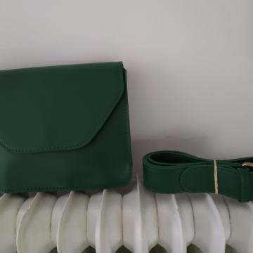 Torbica temno zelena z pasom
