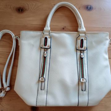 Torbica z dodatnim pasom