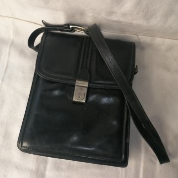 USNJENA MOŠKA TORBICA 21 x 28 x 5 cm