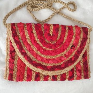 Zelo posebna in nevsakdanja torbica