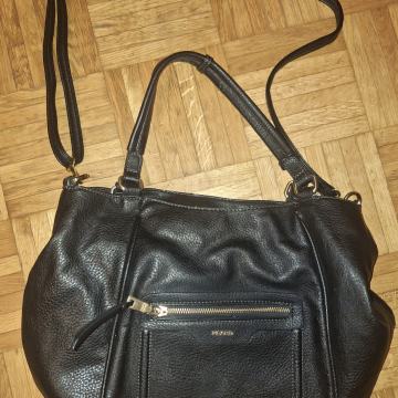 ŽENSKA ČRNA TORBICA