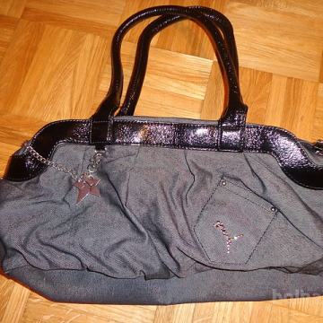 ŽENSKA ŠPORTNA TORBA ZNAMKE PUMA