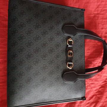 zenska torbica guess