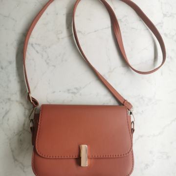 Ženska torbica, kamelja barva, nova!