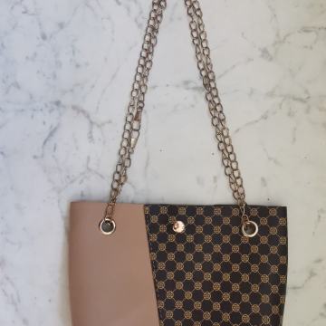 Ženska torbica rjave barve