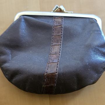 ŽENSKA TORBICA, usnjena, rjave barve za male stvari, drobiž