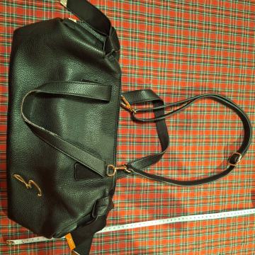 ŽENSKA TORBICA  ZNAMKA : GATTINONI