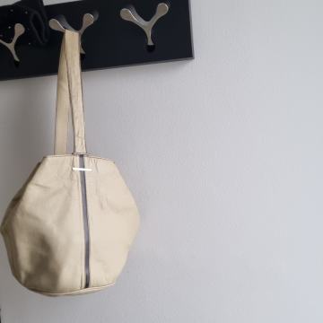 Ženska usnjena torbica-nahrbtnik z enim ročajem znamke Leonardo