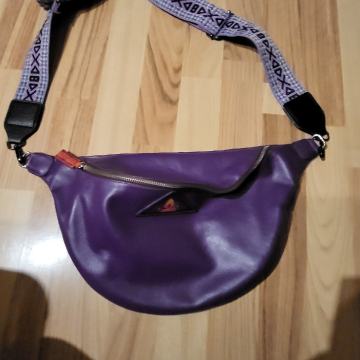 ženska usnjena torbica