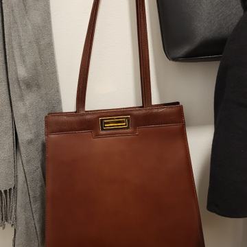 Ženska vintage torbica iz pravega usnja