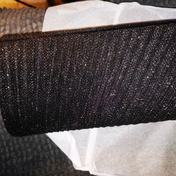 NOVO ŽENSKO VEČERNO TORBICO