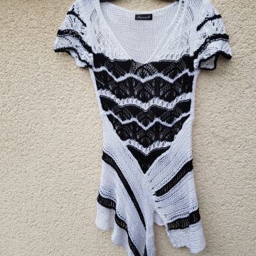 PLETENA BELO ČRNA TUNIKA S/M