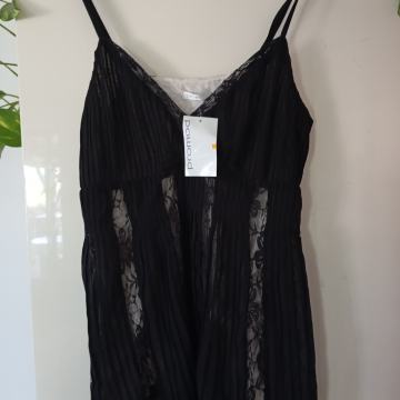 PROMOD NOVA ČRNO ČIPKASTA TUNIKA Z ETIKETO M  MPC 40€