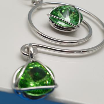 Bižuterija MALU ogrlica in uhani + par visečih uhanov s kristalčki