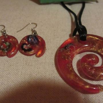 Ročno izdelani stekleni uhani in ogrlica