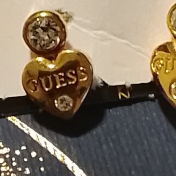 uhani Guess