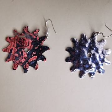 Uhani kovinski v obliki sončka, vintage, nenošeni