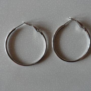 Uhani obročki ,okrogli,širina 3,9cm.