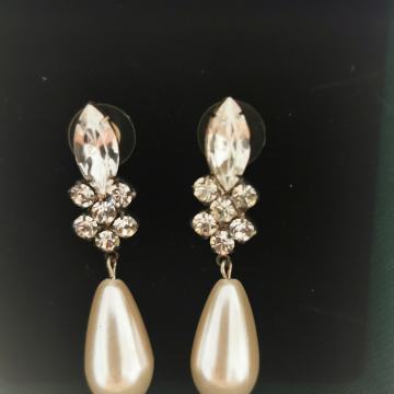 Vintage nenošeni uhani s "perlo"