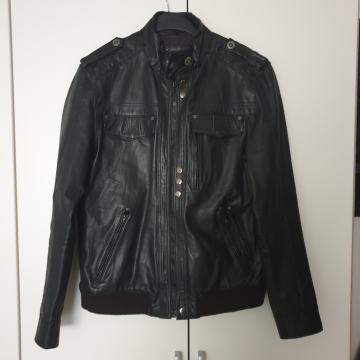moška usnjena jakna pepe jeans