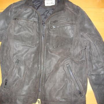 Rjava usnjena jakna,