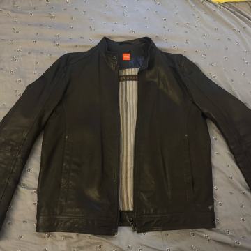 Usnjena Hugo Boss