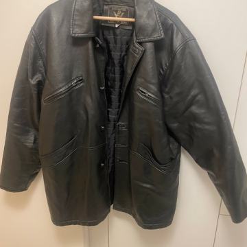 Usnjena jakna L/XL /tagged kot medium) črna