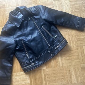 Usnjena crna jakna Zara st. 116