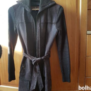 Usnjen plašč z dodatkom pletenine