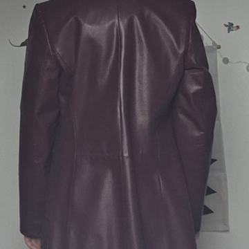 Usnjen ženski plašč št. 44