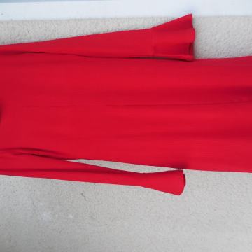 BERSHKA NOVA RDEČA OBLEKA Z ETIKETO M