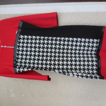 NOVA ČRNO RDEČA PEPITA OBLEKA S