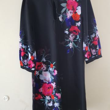 LIPSY LONDON NOVA ČRNO CVETLIČNA OBLEKA 40