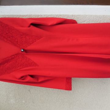 NOV RDEČ KOMPLET OBLEKA IN PLAŠČ M