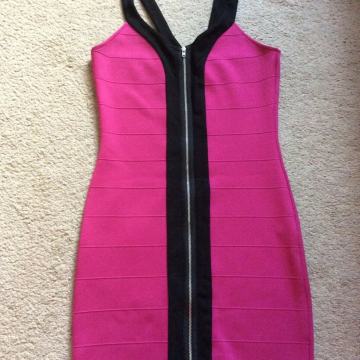 NOVA PINKI OBLEKA NA ZADRGO LIMITED 38