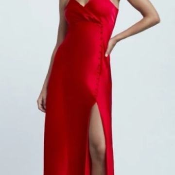 Rdeča satenska elegantna obleka