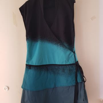 SKUNKFUNK ČRNO ZELENA OBLEKA 40