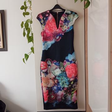 TED BAKER  NOVA ČRNO CVETLIČNA DOLGA OBLEKA 38/40