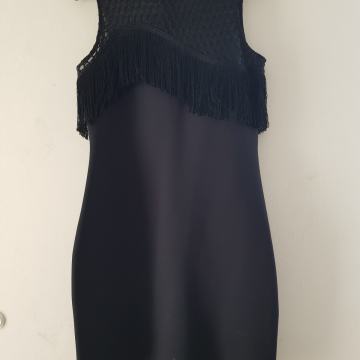 TOP SHOP NOVA ČRNA OBELEKA Z RESAMI 38