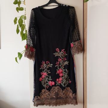 NOVA UNIKATNA SVEČANA ČRNO CVETLIČNA ČIPKASTA OBLEKA 38/40
